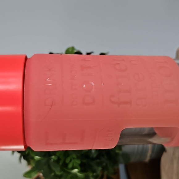 Lululemon LOVE YOGA Silicone Sleeve Glass Water Bottle - Picture 2 of 7